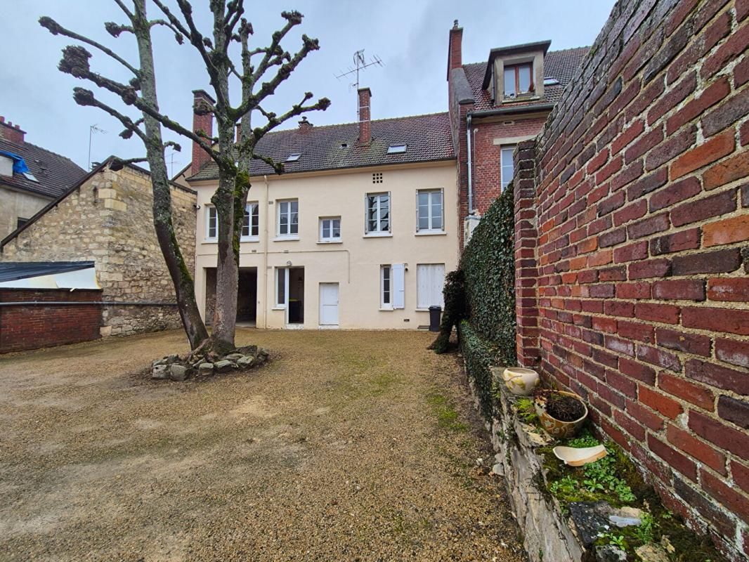 CREPY-EN-VALOIS Ensemble Immobilier à vendre Centre Historique Crépy-en-Valois 60800 3