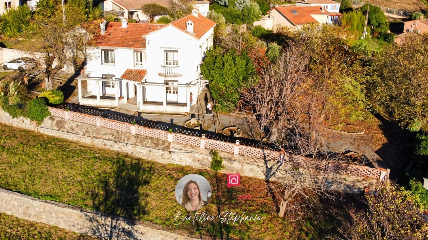 Maison Draguignan 7 pièces -180 m2 - 3000 m2 de terrain  zone UCA