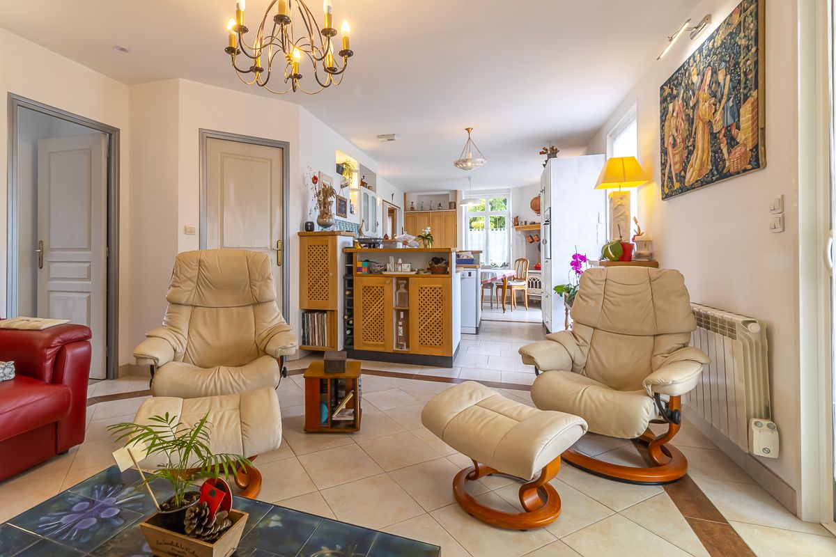 CHABRIS Maison de maître Chabris 11 pièce(s) 202.9 m2 3