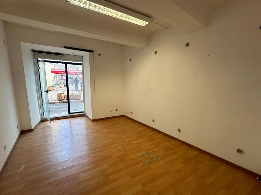 SALERNES EXCLUSIVITE SALERNE - LOCAL LOCAL COMMERCIAL  20 m² 3