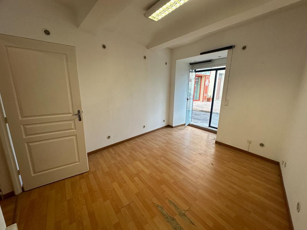 SALERNES EXCLUSIVITE SALERNE - LOCAL LOCAL COMMERCIAL  20 m² 4