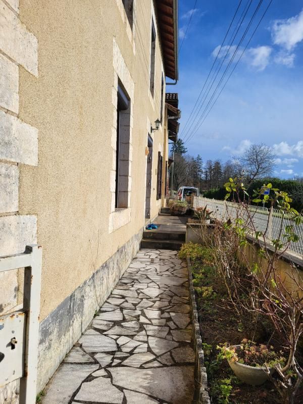 SORGES Maison de caractère 158 M2 avec jardin et dépendance 2