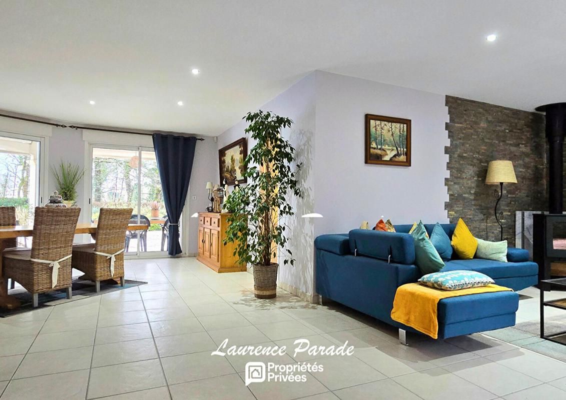 MONTPON-MENESTEROL Maison avec garage piscine et porche 4