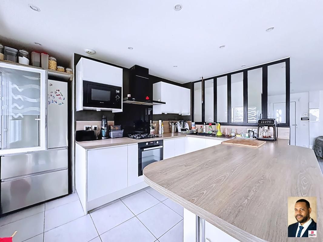 MORANGIS Maison Morangis de 146m² sur 378m² de terrain + dépendance 2