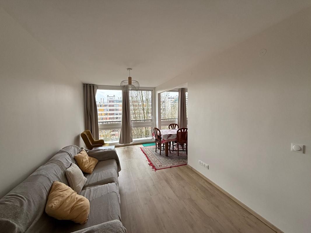 FONTENAY-LE-FLEURY Appartement Fontenay Le Fleury 3 pièce(s) 67 m2 3