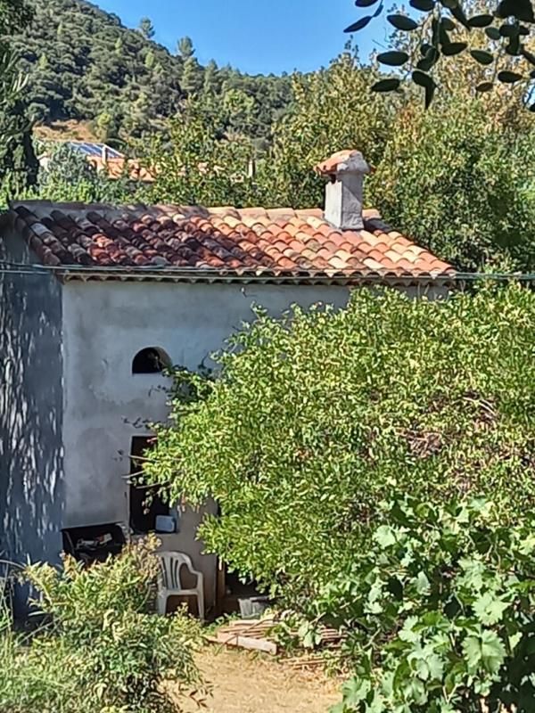 GONFARON Propriété de loisirs, Gonfaron, sur 1439 m2 de jardin plat 2