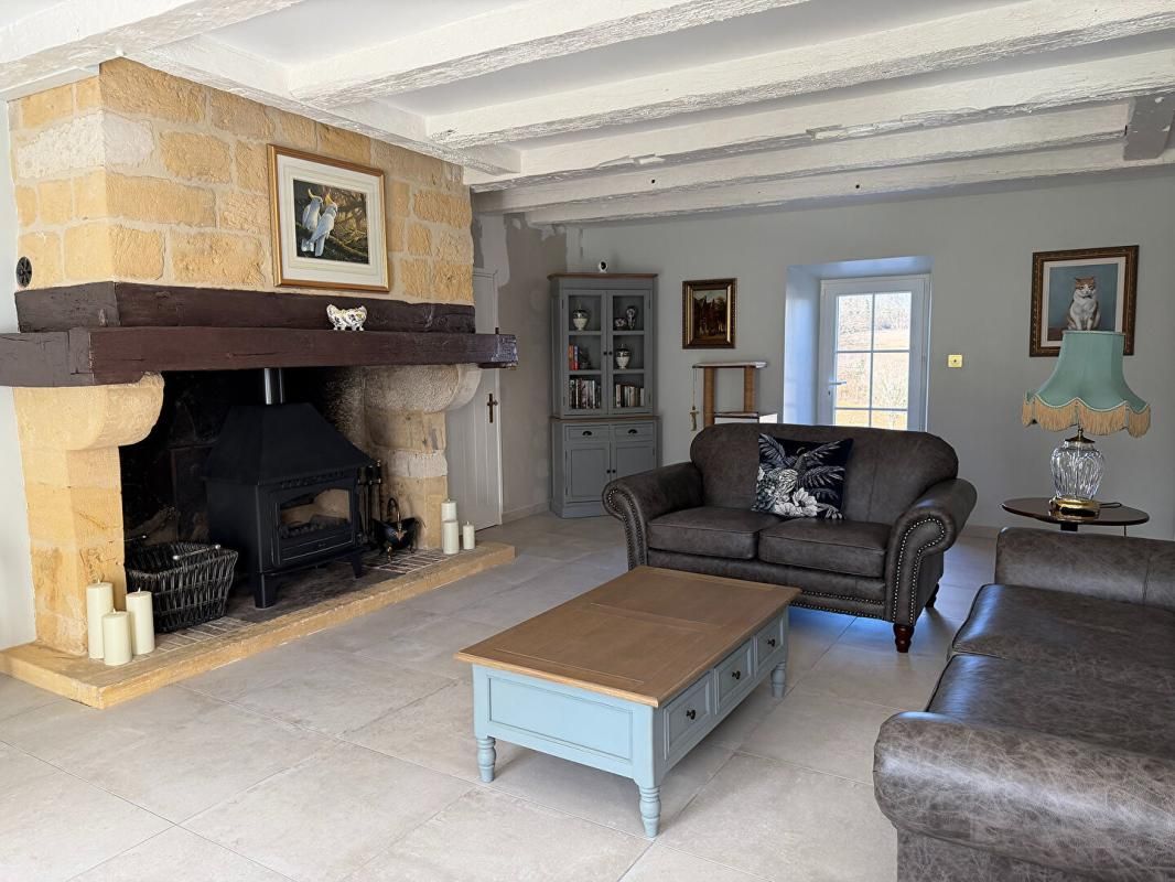 FAUX Ferme rénovée avec finition exceptionnel, piscine et 3 hectares de terrain 4