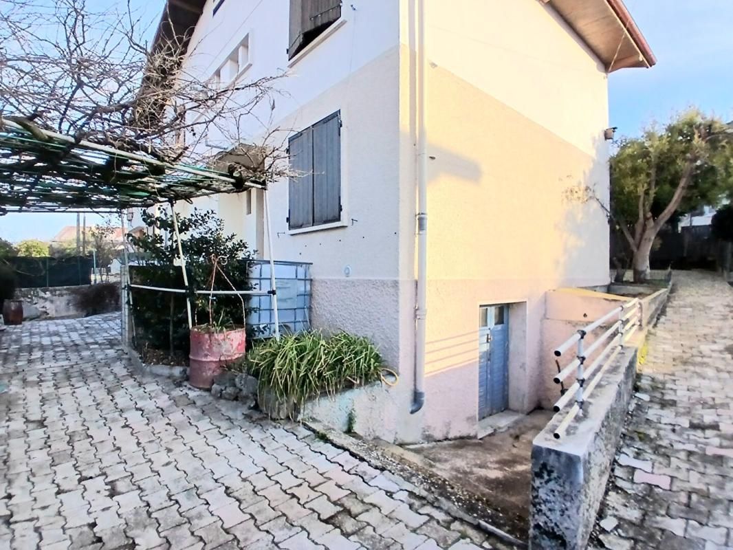 AIX-LES-BAINS Appartement Aix Les Bains 2 pièce(s) 63.40 m2 4