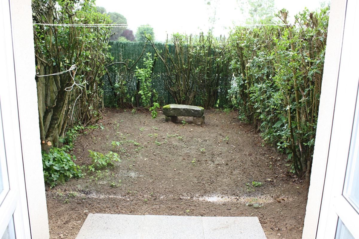 LARDY Studio meublé avec jardinet 20m² 2