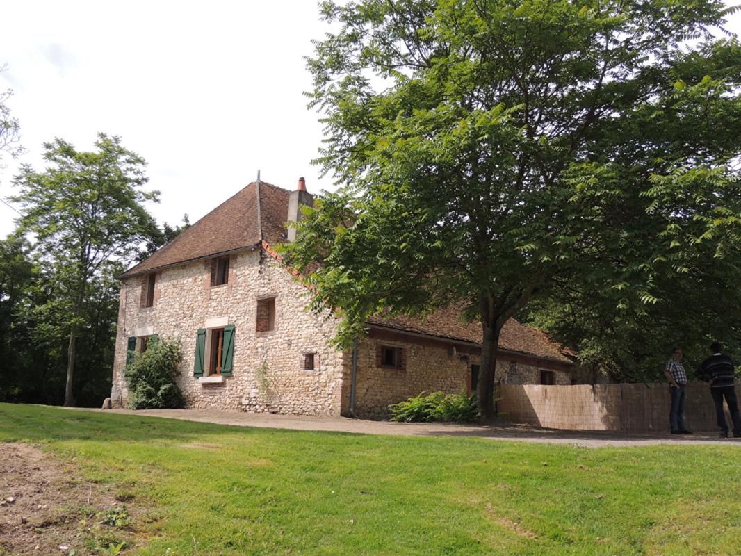 MYENNES Propriété de chasse Myennes 8 pièce(s) 254 m2 1