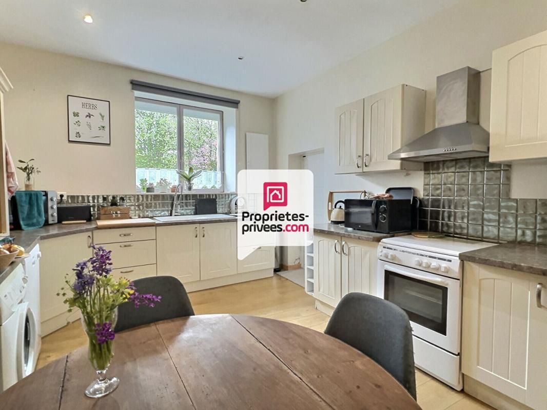 SAINT-PIERRE-DE-COLE Maison de bourg T5/6 entièrement rénovée avec 4 ch. et jardin près de sa rivière sur ST-PIERRE-DE-COLE (24800) 4