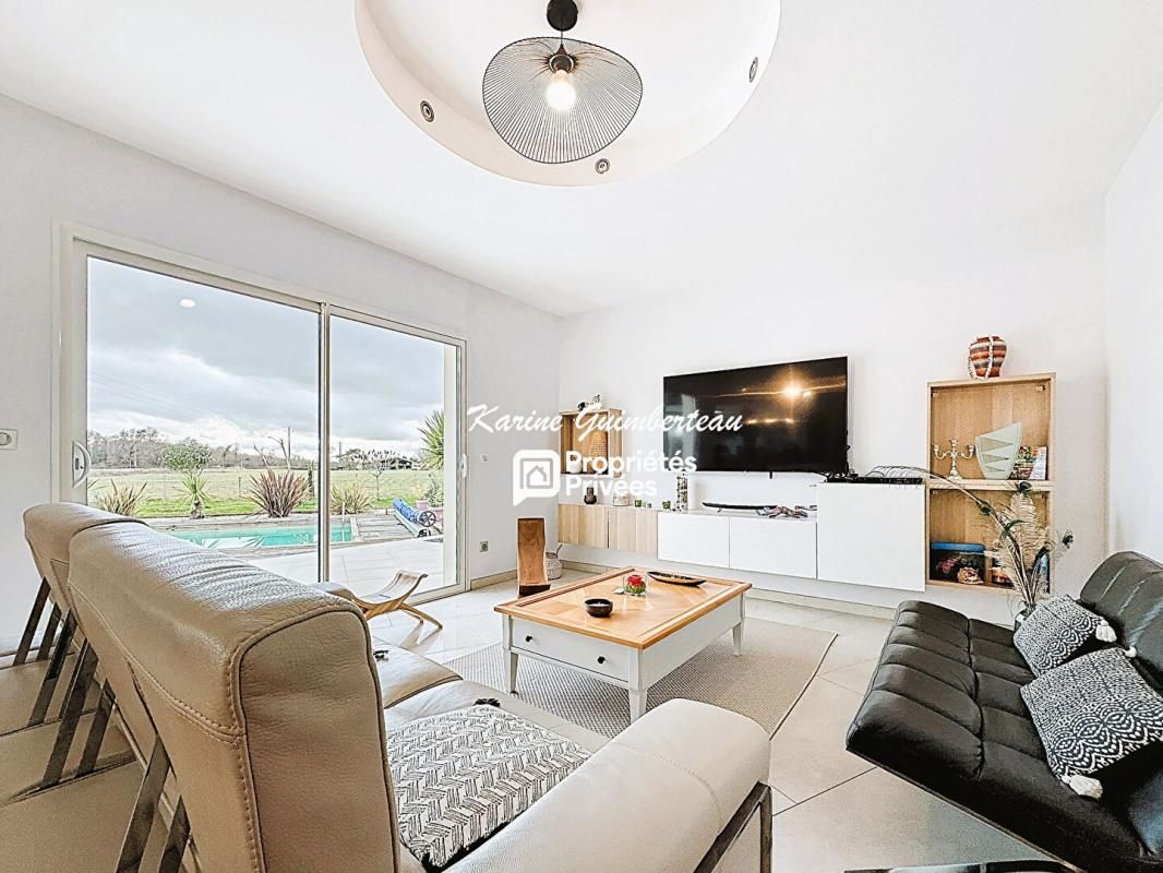 SAINT-DENIS-DE-PILE Villa de plain-pied  avec garage et piscine 3