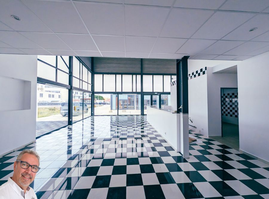 PORT LEUCATE PORT LEUCATE - MURS COMMERCIAUX  149 m2 toutes activités 3