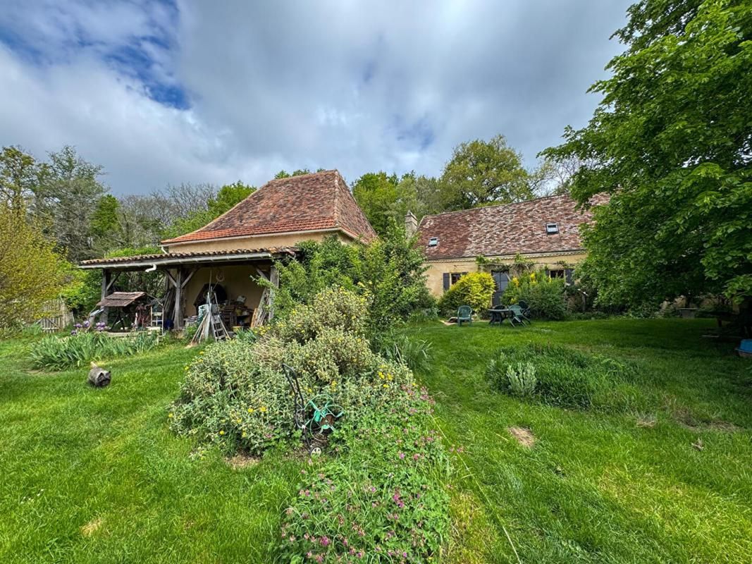 Longère et grange en pierre, 5 pièces, 3 chambres, puits, 6,5 ha jolie vue