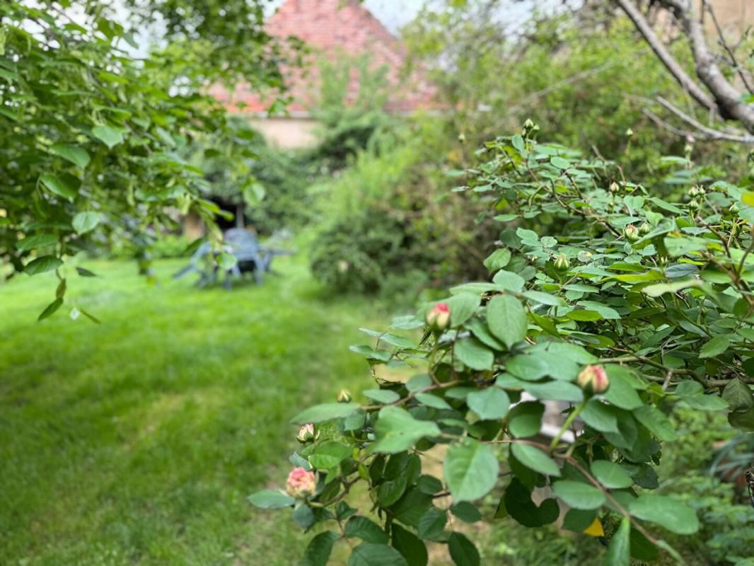 SAINT-CAPRAISE-DE-LALINDE Longère et grange en pierre, 5 pièces, 3 chambres, puits, 6,5 ha jolie vue 3