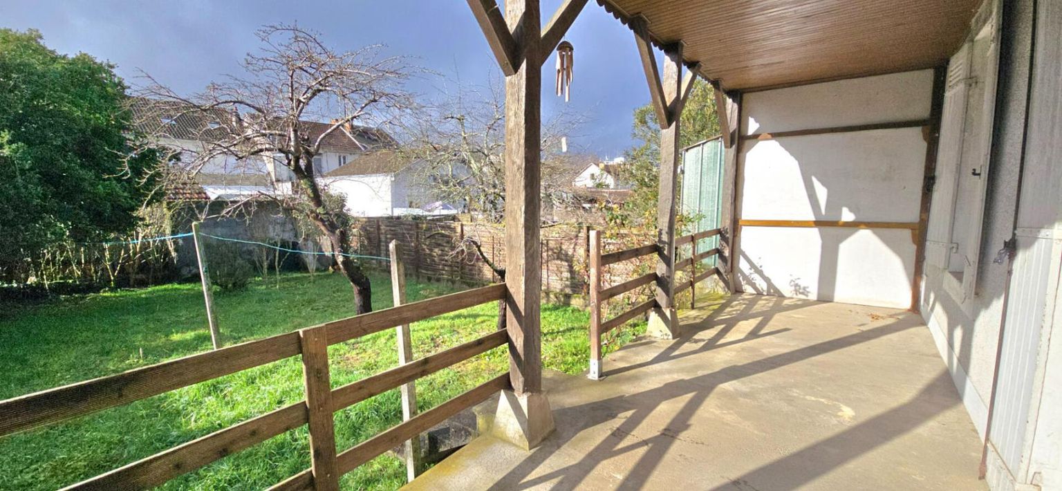 PERIGUEUX Maison de ville de type 5, avec jardin et garage privatif 2