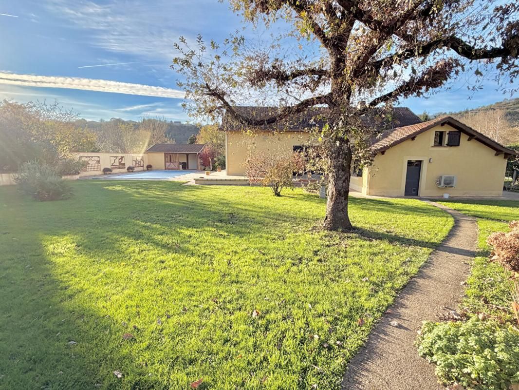 CAHORS Maison de plain pied 3 chambres sur 2200 m² de terrain avec piscine 3