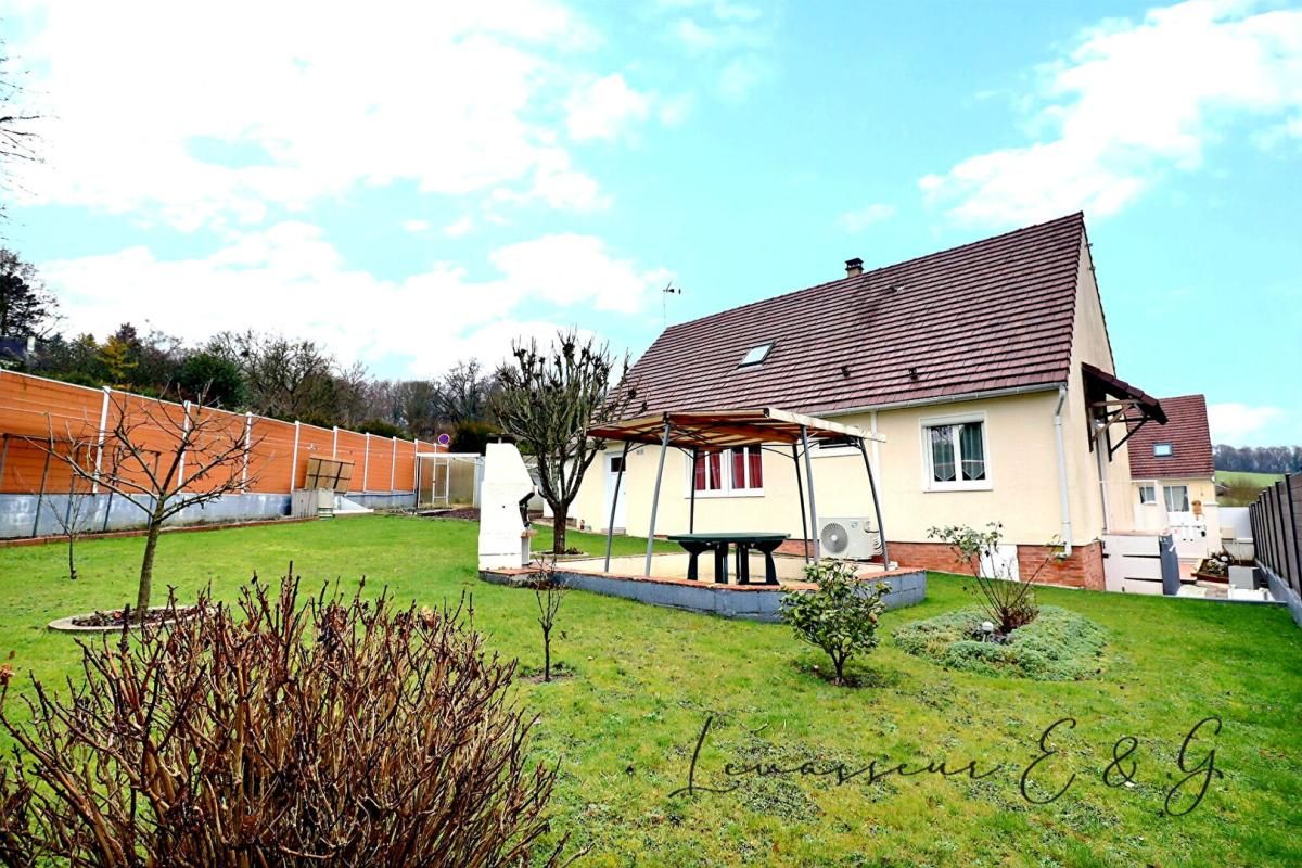 BALAGNY SUR THERAIN - Pavillon 3 chambres et bureau avec garage sur 520m² de terrain