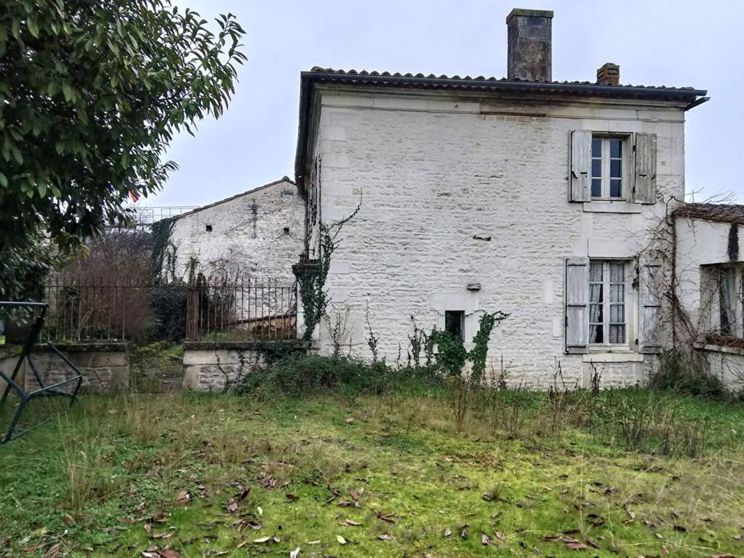 Maison 4 chambres, jardin, à 10 mn de Cognac