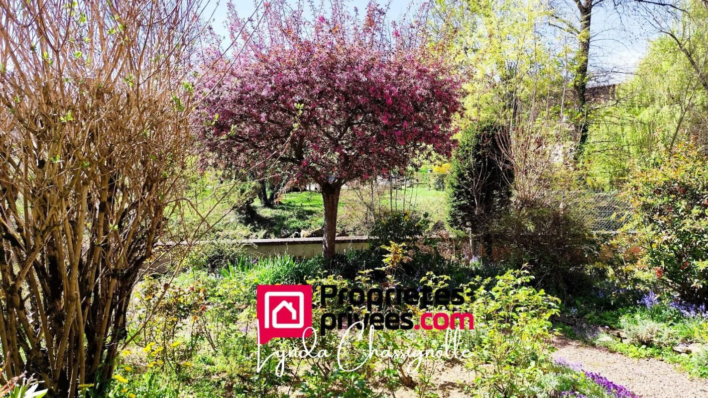 SAINT-VICTOR-SUR-RHINS Maison de village - Jardin - 115m² 2