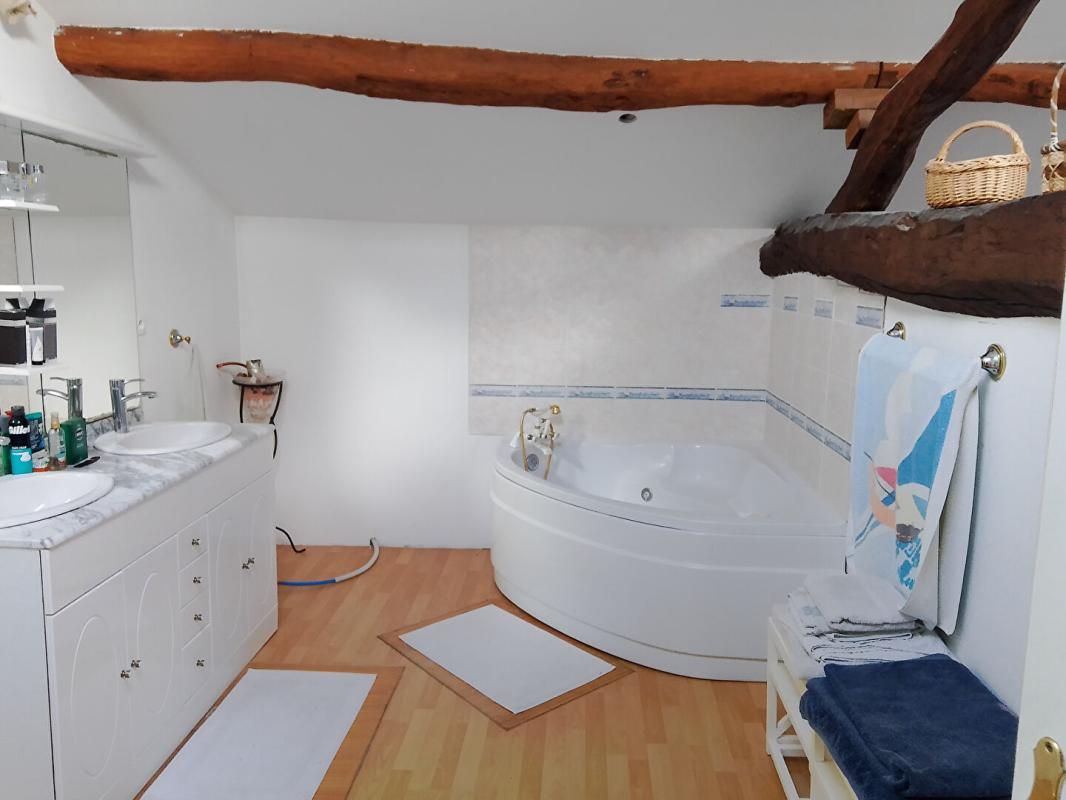 NERCILLAC Maison 2 chambres, jardin, 16200 NERCILLAC 4