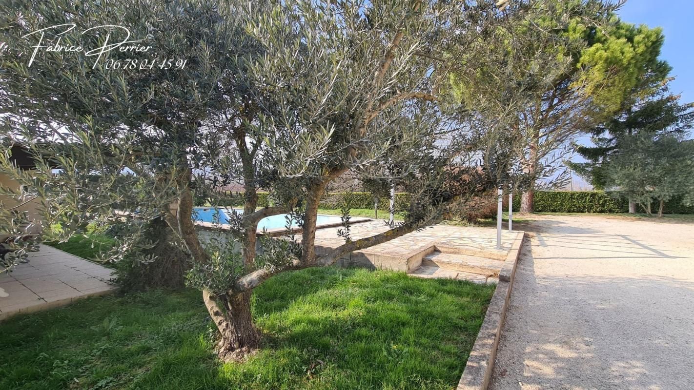 LORIOL-SUR-DROME Maison en pierre avec Piscine et Terrain 2