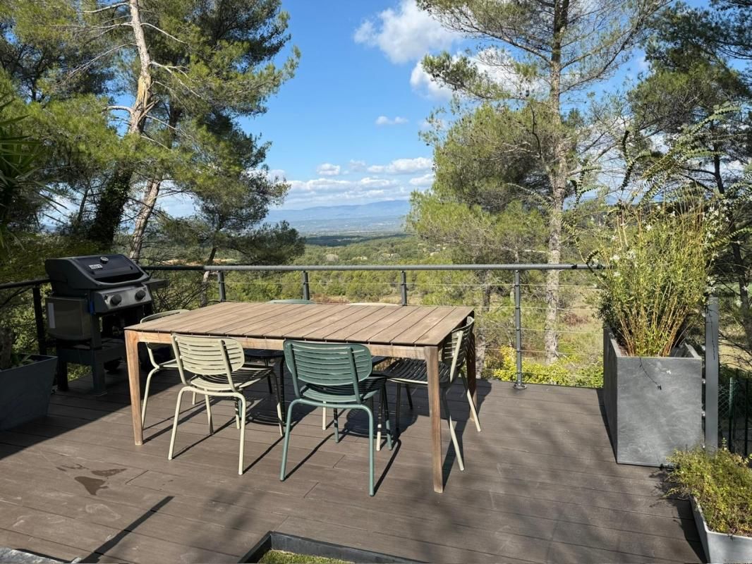 VENELLES-APPARTEMENT 2 PIECES AVEC TERRASSE  JARDIN ET PARKING PRIVATIF