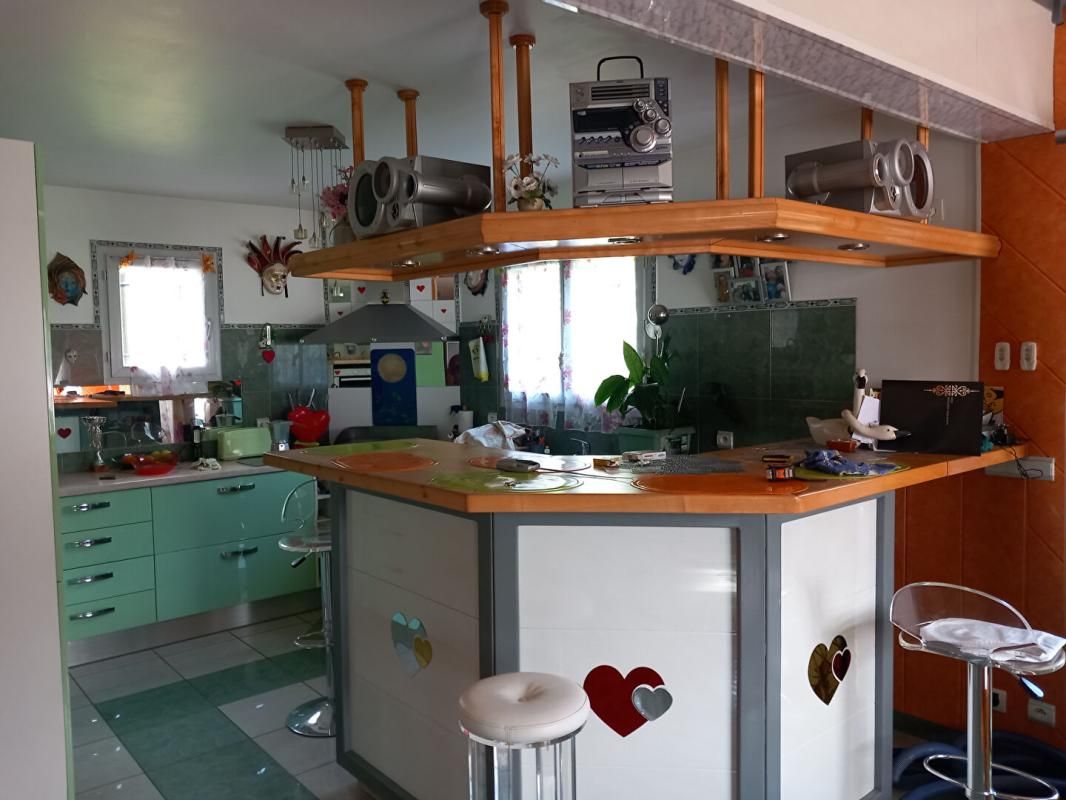 SAINT-AVRE Maison  6 pièce(s) 179 m2 3