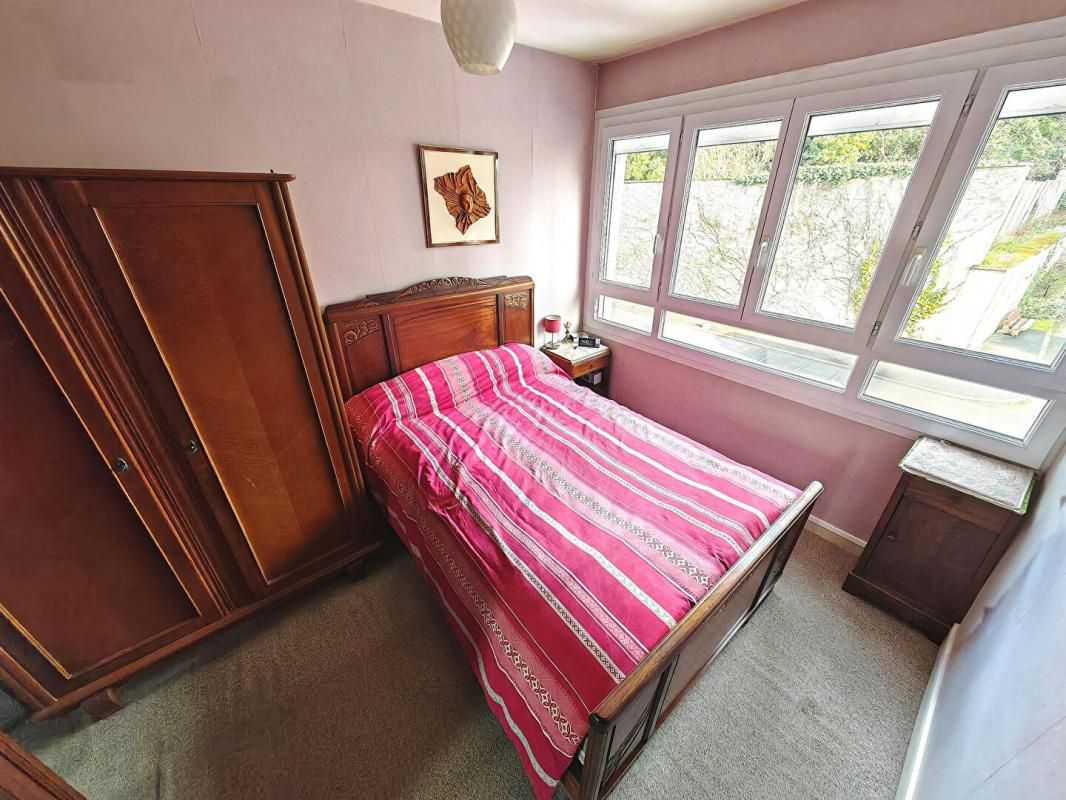 CHATEAUROUX Exclu investisseurs : Appartement T3/4 loué 73 m2, 1er étage, résidence St Germain à Châteauroux, cave et garage 4