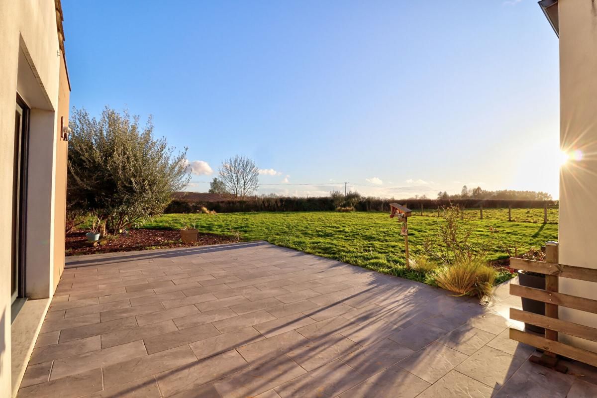 LA CHAPELLE-BATON Maison La Chapelle Baton 5 pièce(s) 167 m2 2