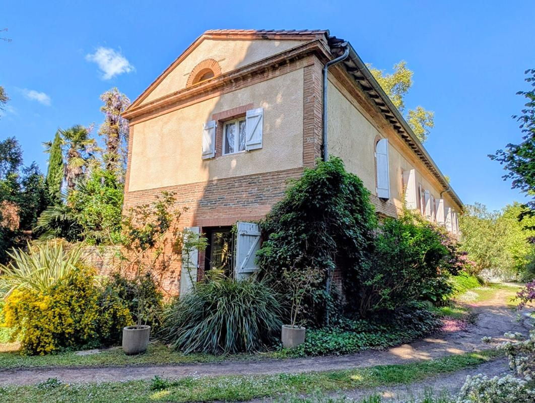 ROQUETTES Demeure de prestige 315 m², dépendance et garage sur terrain de 3029 m² 2