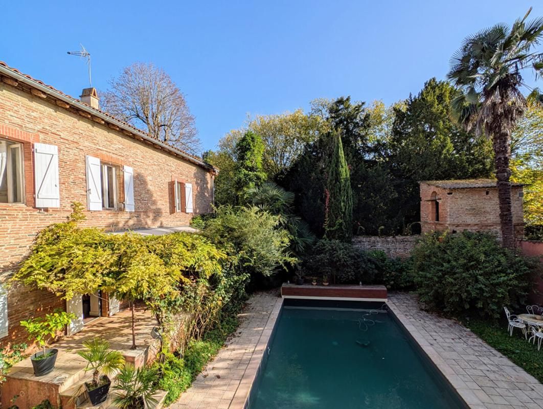 ROQUETTES Demeure de prestige 315 m², dépendance et garage sur terrain de 3029 m² 3