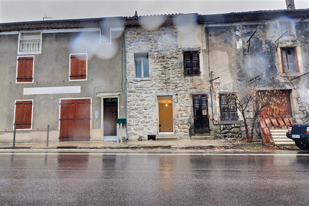 Maison de village avec cour intérieure ? Barnas