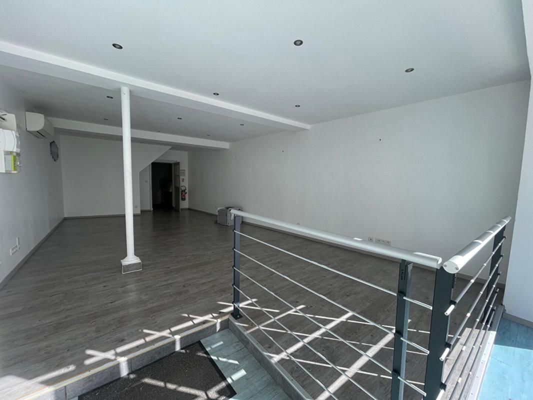 NOGENT-SUR-VERNISSON 45290 NOGENT sur VERNISSON - LOCATION LOCAL COMMERCIAL 44 M² 2