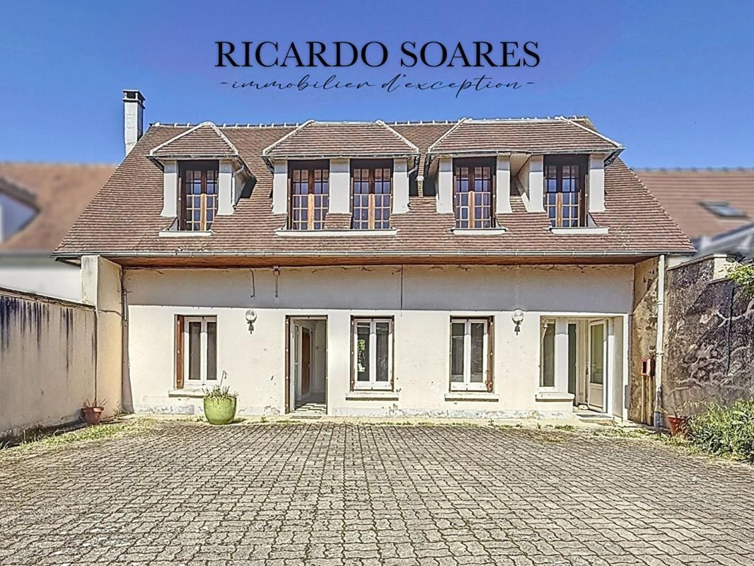 COMPIEGNE 60200 - MAISON FAMILIALE 257m2 / 6 CHAMBRES / 3 STUDIOS (location possible) / TERRAIN 894m2
