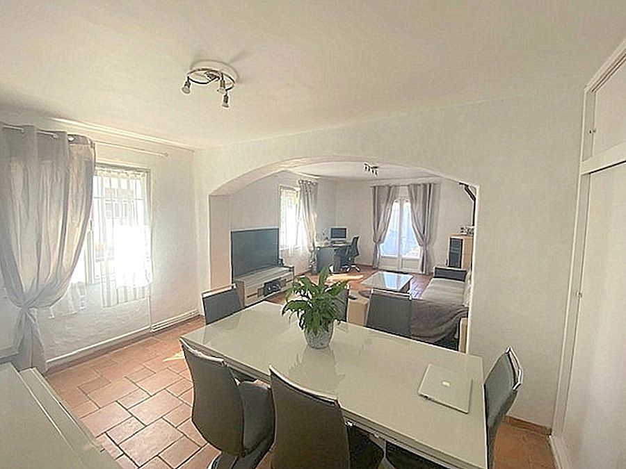 LA RONDE Maison familiale + LOCAL COMMERCIAL libre + dépendances et piscine 2