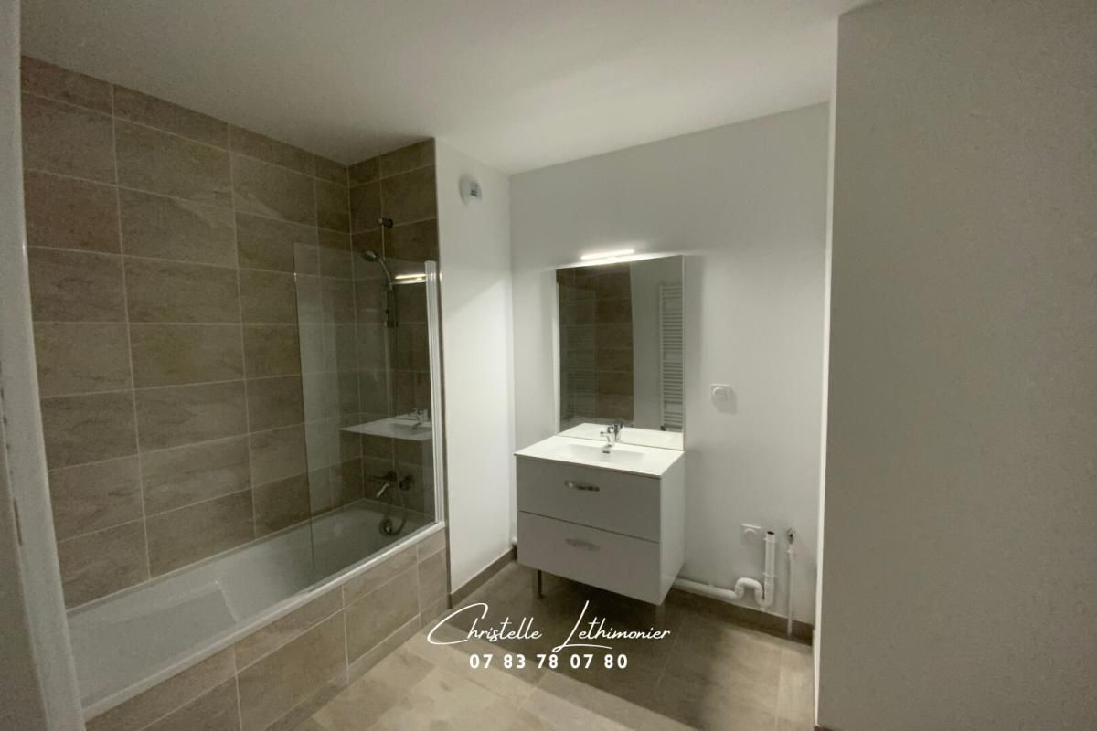 VERN-SUR-SEICHE Vern sur Seiche - Appartement - 4 pièces - 93,82 m2 - Balcon de 12 m2 + 2 Parkings + Cave 4