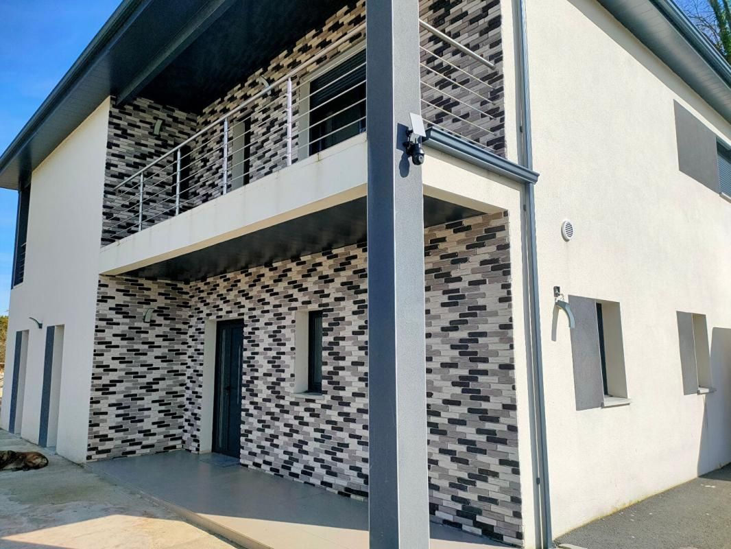 SAINTE-EULALIE MAISON 224 m² - 7 PIECES - GARAGE ET DEPENDANCES - TERRAIN 3232 m² 1