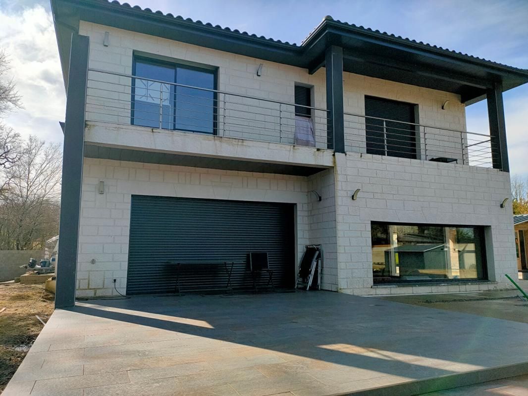 SAINTE-EULALIE MAISON 224 m² - 7 PIECES - GARAGE ET DEPENDANCES - TERRAIN 3232 m² 2