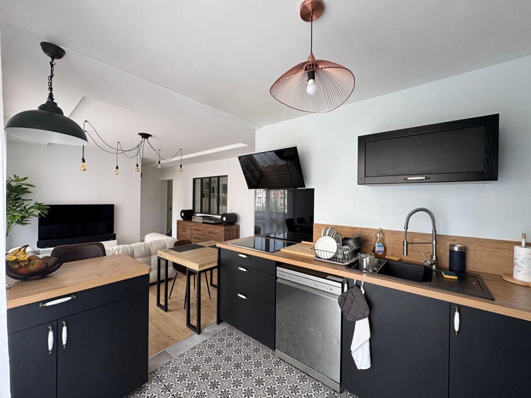 LILLE Appartement  lumineux  109 m2  4 chambres+ Balcon secteur République Beaux-Arts 3