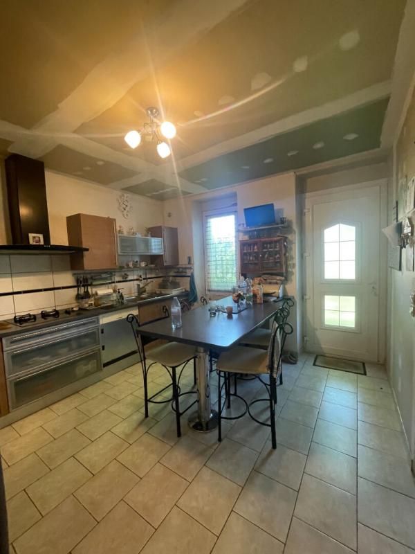 CHEZAL-BENOIT Charmante maison de village à Chezal-Benoît de 99 m2 3 chambres, dépendances et terrain 4