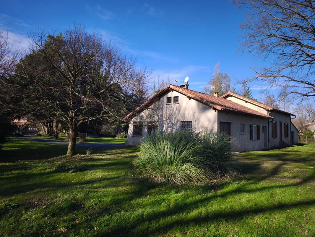 MAISON STYLE LONGERE   LABRUGUIERE