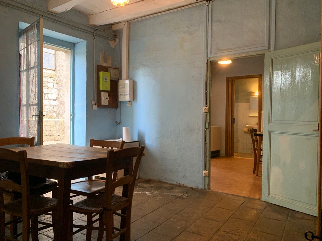 SAUZET Maison de village en pierre à rénover 4