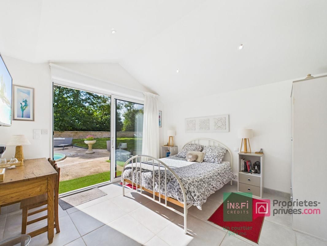 GIZAY Maison de 220 m2 à Gizay avec deux logements indépendants, 5 chambres, jardin, piscine 4