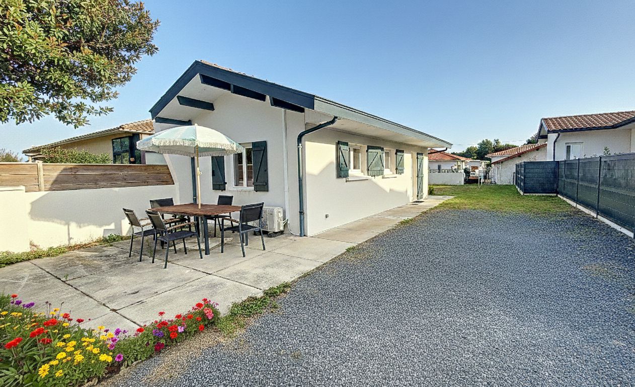 GUJAN-MESTRAS Maison d'habitation avec jardin