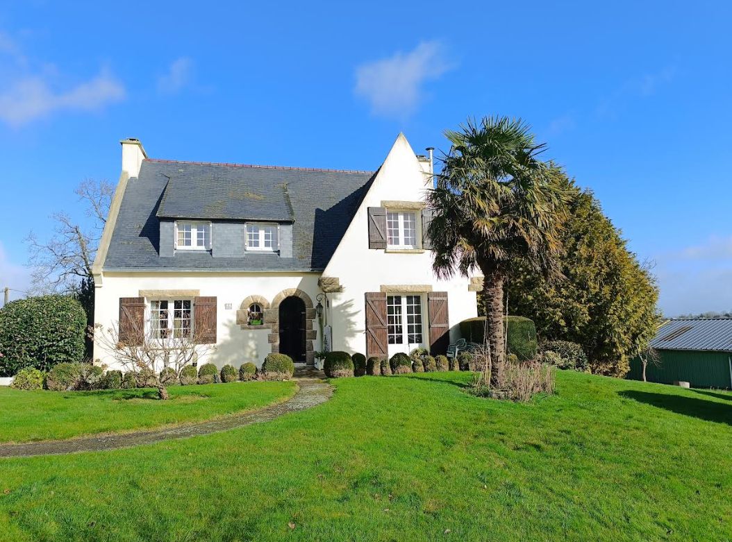 29520 Laz maison 5 chambres avec sous sol complet vue sur 1ha 3 de prairie. Hangar 340 m²