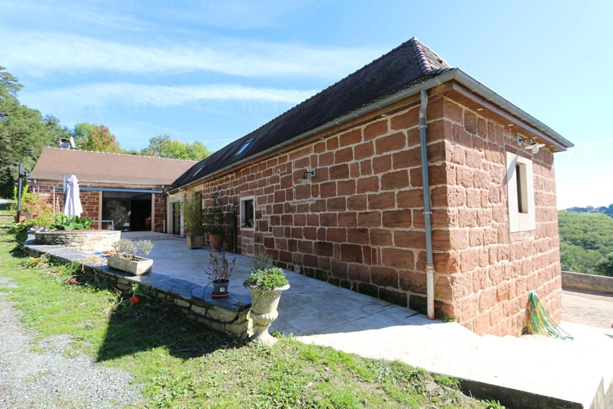 BADEFOLS-D'ANS Maison en pierre avec piscine chauffé et terrain 17 hectares 2