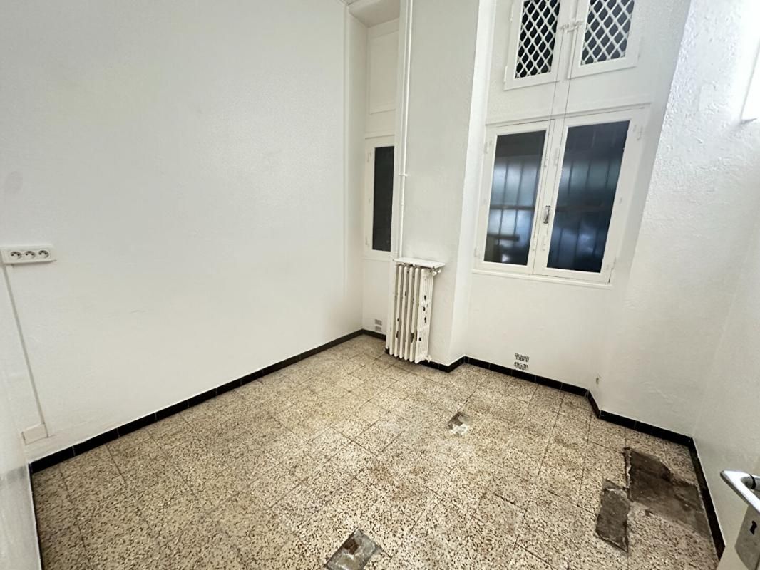 SALON-DE-PROVENCE SALON DE PROVENCE - Local commercial  bureau centre ville  85 m² 4