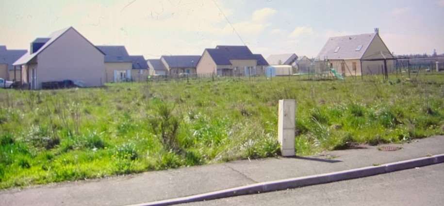 CHERONVILLIERS Terrain constructible et viabilisé proche RUGLES 1119 m2 3