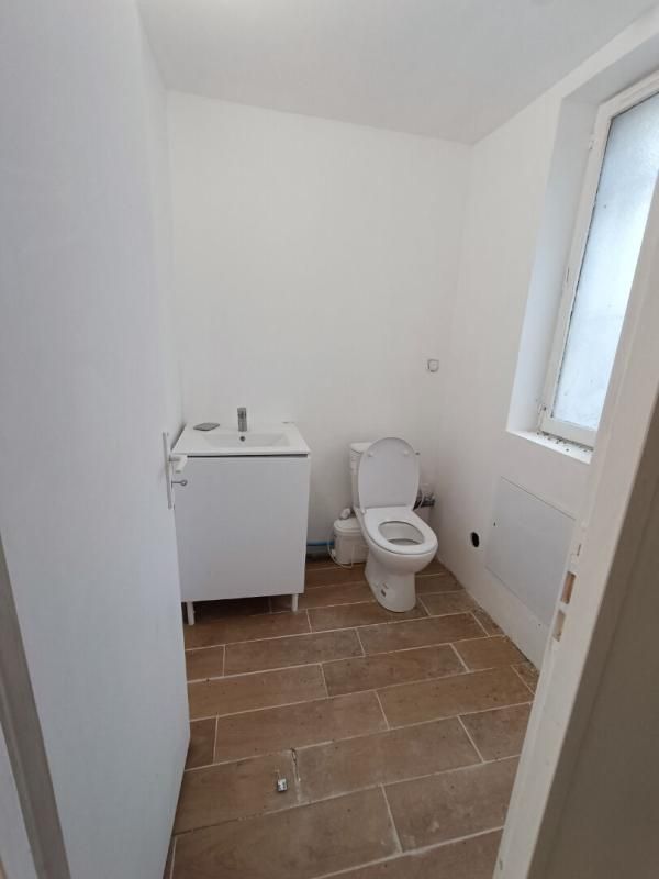 CHAMBERY CHAMBERY - MURS COMMERCIAUX LIBRES, Local commercial 50m² 3